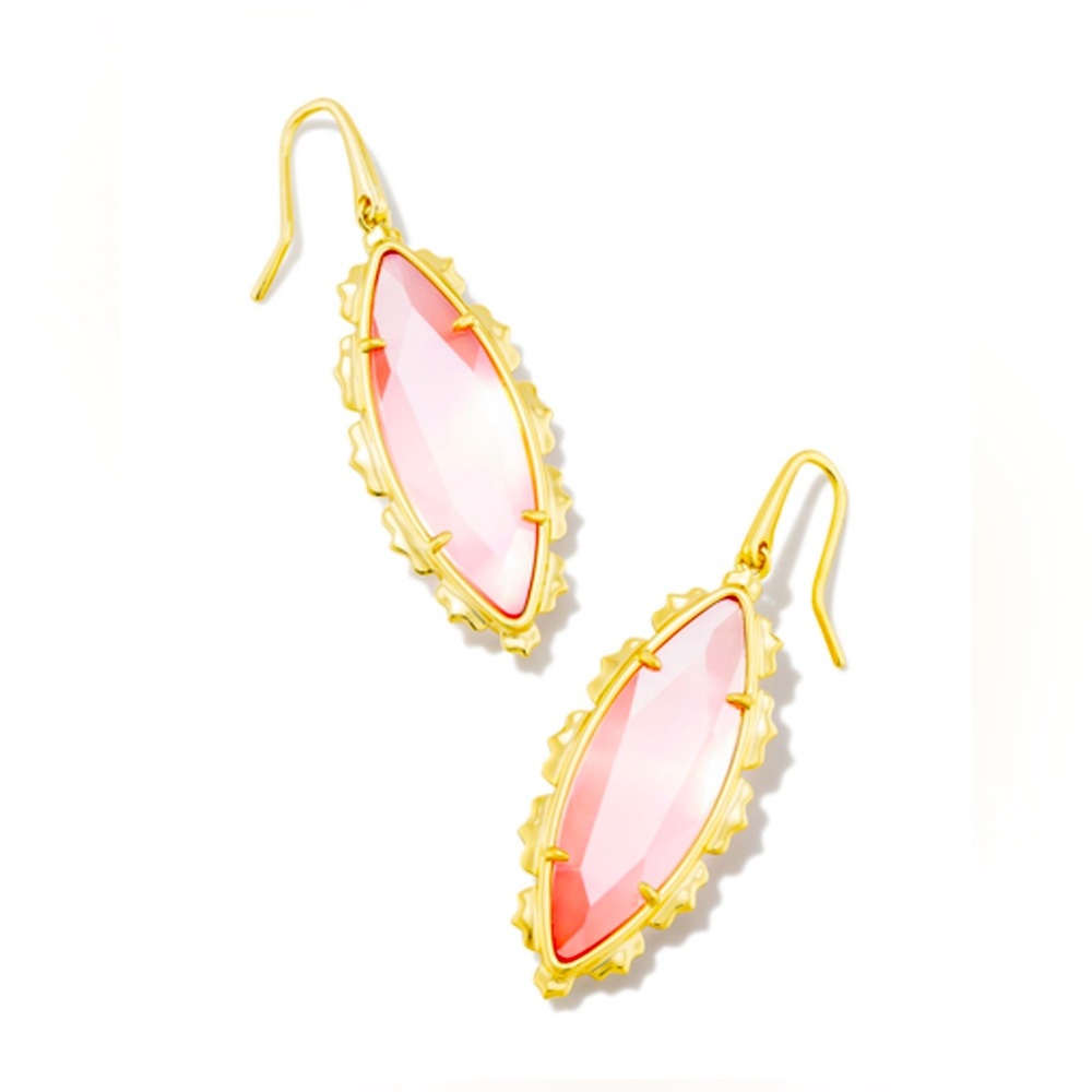 NWOT Kendra Scott Genevieve Gold Earrings in Pink LustreGlass 🌸